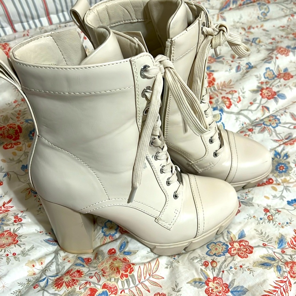 Nine West Off-white Lace-Up boots sz 9.5